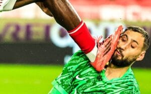 PSG – Monaco arasındaki lig maçının oynandığı esnada PSG kalecisi