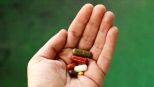 Günümüzde bağımlılık türlerinin arttığını belirten uzmanlar, bağımlılığın dijital medya, alışveriş,