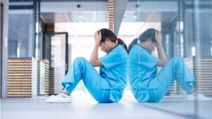 Ege Üniversitesi Tıp Fakültesi Hastanesinde görev yapan sağlık emekçileri, haklarını