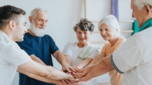 Yaşlılıkta genç kalmak mümkün mü? Estetik alanı yaşlıların genç görünmesi