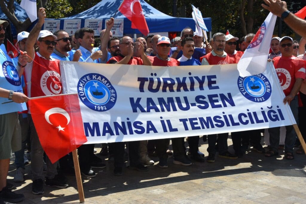 Sendikalar Bugün Manisa'da İş Bırakma Eylemi Gerçekleştirdi 2 Sendikalar Bugün Manisa'da İş Bırakma Eylemi Gerçekleştirdi