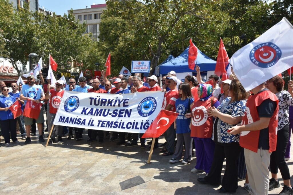 Sendikalar Bugün Manisa'da İş Bırakma Eylemi Gerçekleştirdi 1 Sendikalar Bugün Manisa'da İş Bırakma Eylemi Gerçekleştirdi