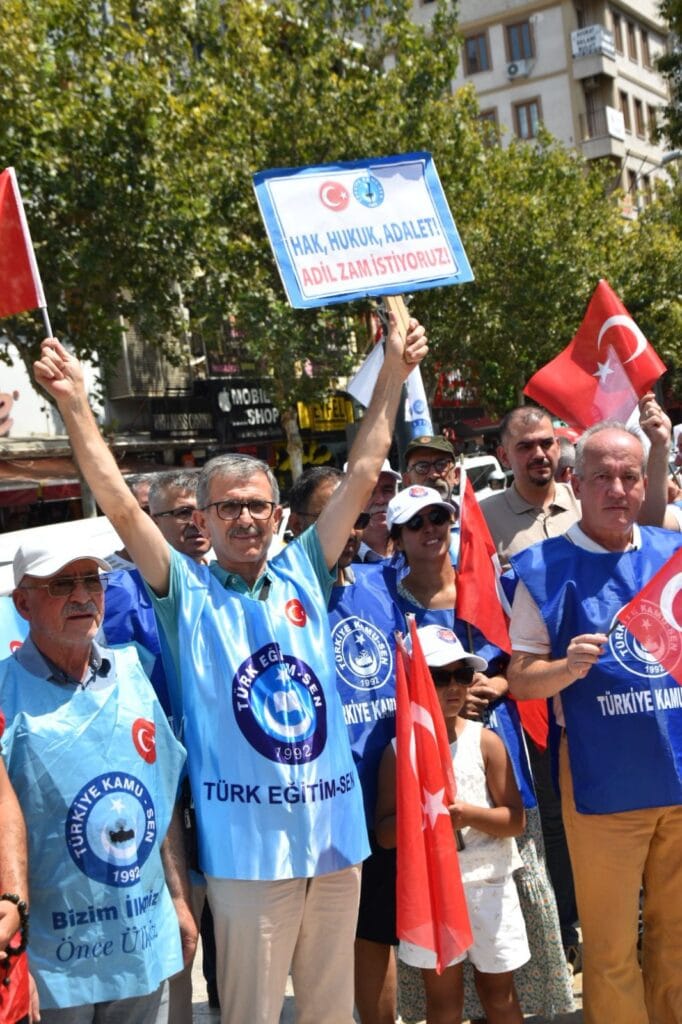 Sendikalar Bugün Manisa'da İş Bırakma Eylemi Gerçekleştirdi 3 Sendikalar Bugün Manisa'da İş Bırakma Eylemi Gerçekleştirdi