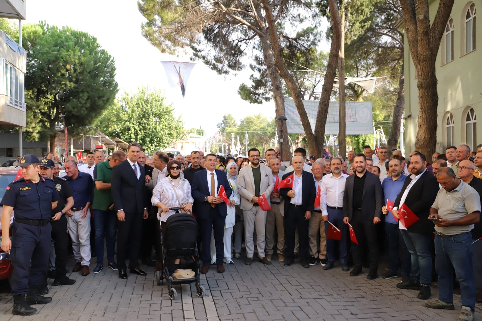 Saruhanlı Belediyesi tarafından ilçenin başlıca gelir kaynağı olan üzümün tanıtımı