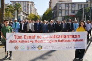 Manisa’da 2025 yılının ahisi 83 yıllık esnaf olan ve bunun