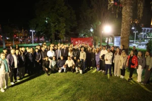 Yunusemre Belediye Başkanı Semih Balaban, gençlerle bir araya geldiği buluşmada