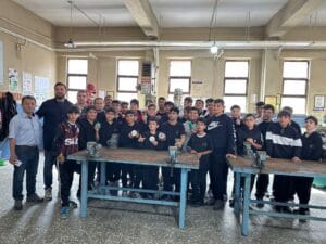 Soma’da Cenkyeri Cumhuriyet Ortaokulu öğrencileri, “Atölyede 1 Gün” Projesi kapsamında