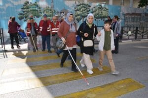 Manisa’da protokol üyeleri görme engelliler için özgürlüğün, bağımsızlığın güçlü bir