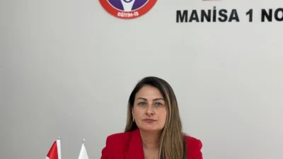 Eğitim-İş Manisa 1 No’lu Şube Başkanı Lale Kale, bir öğretmene