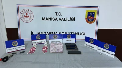 Manisa’nın Akhisar ilçesinde otoyol gişelerinde durdurulan bir araçta sentetik ecza