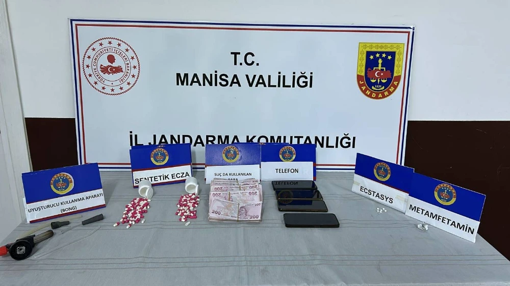 Manisa’nın Akhisar ilçesinde otoyol gişelerinde durdurulan bir araçta sentetik ecza