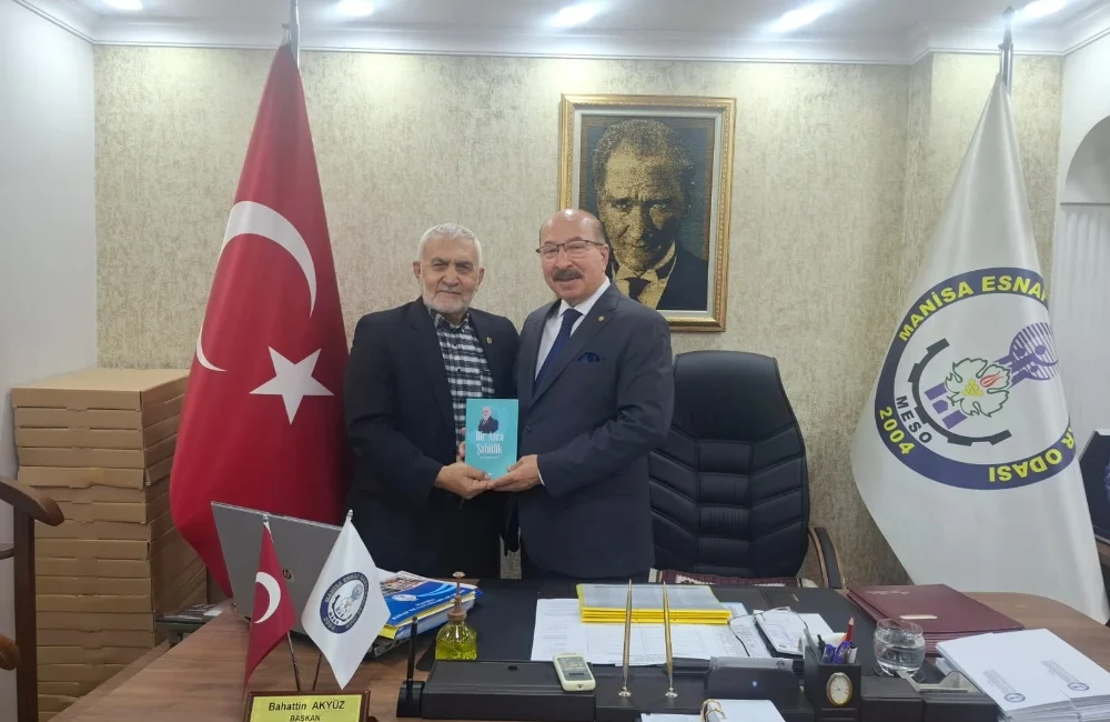 Yaşar Akova’dan Bahattin Akyüz’e Ziyaret ve Kitap Hediyesi Siyasetçi-Yazar Yaşar Akova, “Bir Asra Şahitlik” adlı kitabını Manisa Emlak