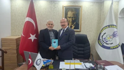 Siyasetçi-Yazar Yaşar Akova, “Bir Asra Şahitlik” adlı kitabını Manisa Emlak