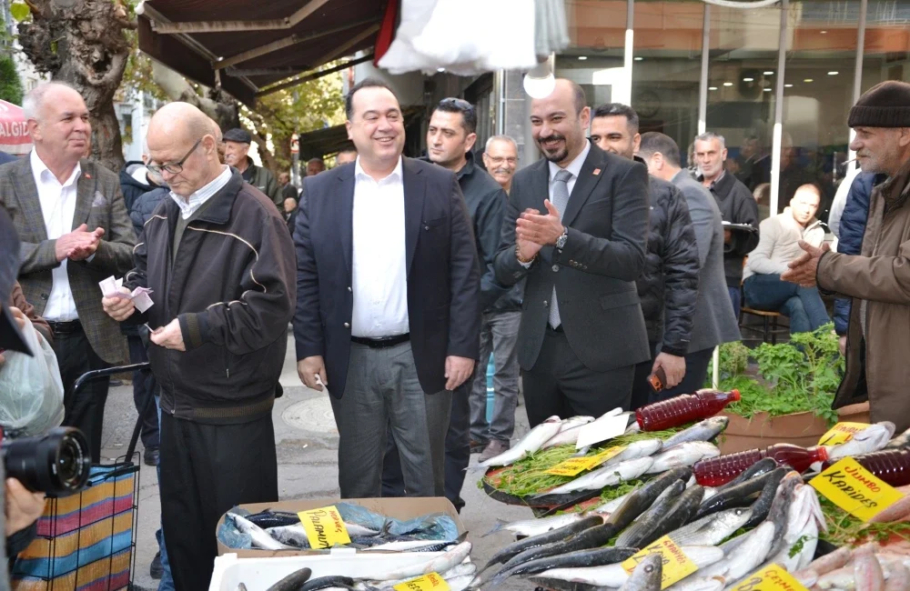 Başkan Dutlulu’dan Karaköy Pazaryeri’ne modern proje Manisa Büyükşehir Belediye Başkanı Besim Dutlulu, Karaköy Pazaryeri’ni ziyaret ederek