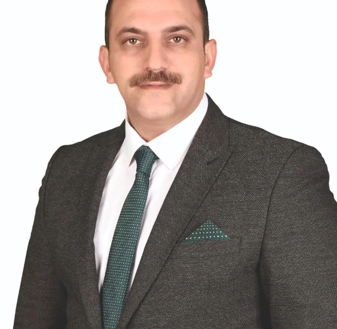 Halil Özkan Manisa Bakkallar Esnaf Odası’na aday Manisa’da 40 yıllık esnaflık geleneğini sürdüren Özkanlar AVM sahibi Halil