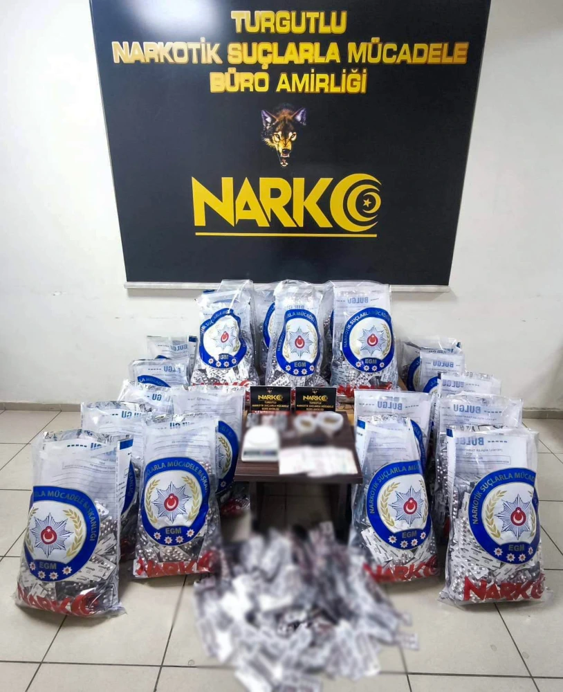 Manisa’nın Turgutlu ilçesinde düzenlenen operasyonda 83 bin 350 sentetik ecza