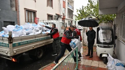 Manisa Büyükşehir Belediyesi, kış mevsimiyle birlikte ihtiyaç sahibi vatandaşlara yakacak