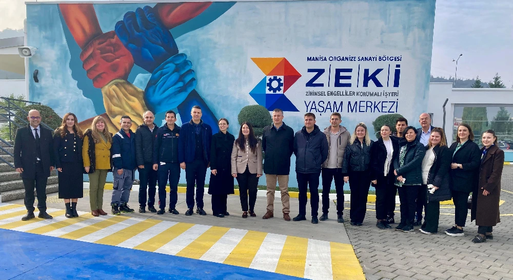 Manisa OSB ZEKİ Yaşam Merkezi’nin gençleri, pasta kesimi, müzik ve