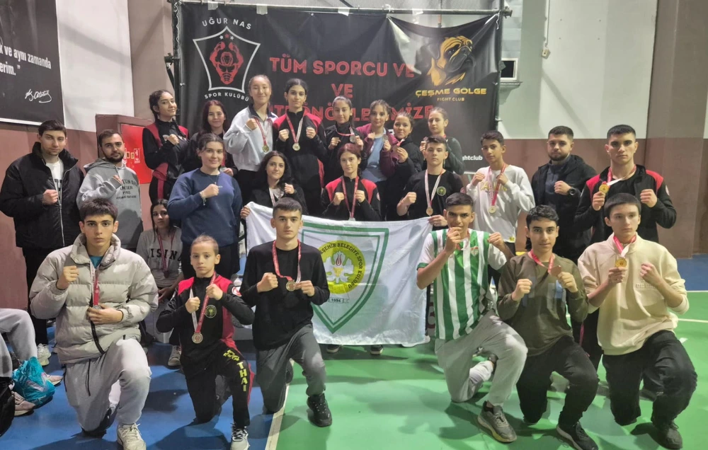 Manisa Muaythai takımı, İzmir Menderes’te düzenlenen 10 Kasım Atatürk’ü Anma