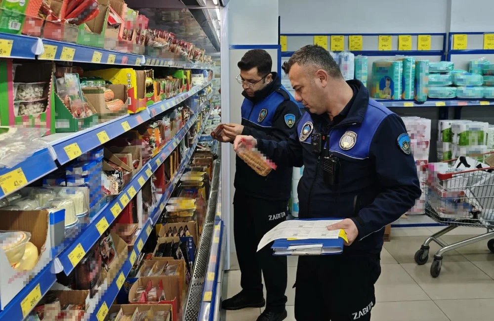 Turgutlu Belediyesi zabıta ve İlçe Tarım ekipleri, zincir marketlerde son