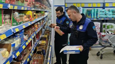 Turgutlu Belediyesi zabıta ve İlçe Tarım ekipleri, zincir marketlerde son