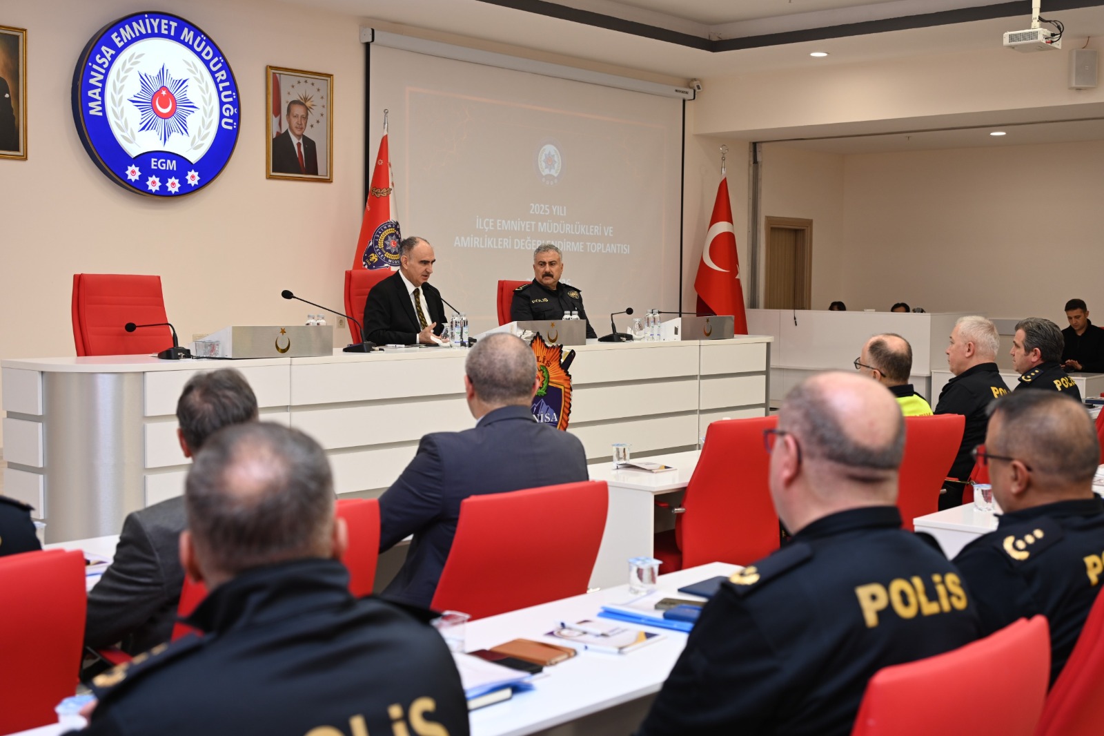 Manisa Valisi Vahdettin Özkan’ın katılımıyla düzenlenen “2025 Yılı Değerlendirme Toplantısında,