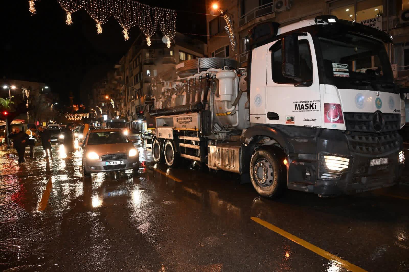 Manisa Büyükşehir Belediye Başkanı Besim Dutlulu, Manisa'da yaşanan afet sonrası