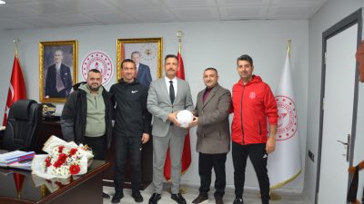 Manisa Amatör Kulüpler Birliği Başkanı Mehmet Salih Pektaş ve yönetim
