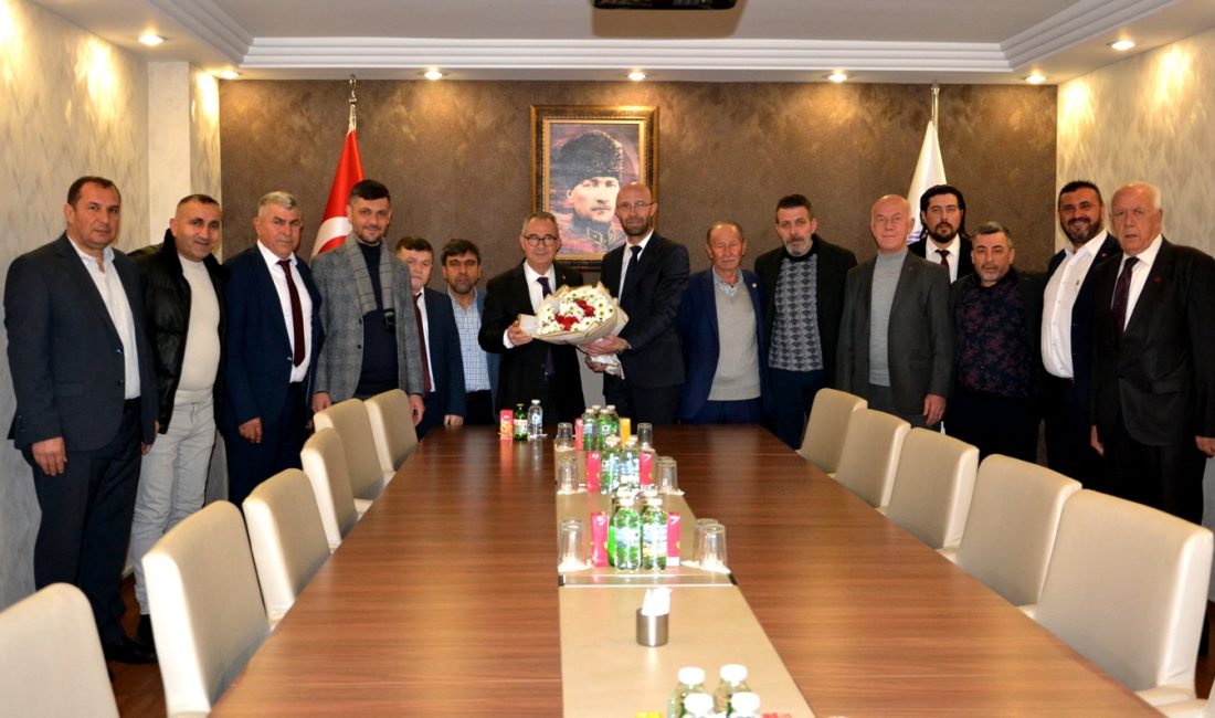 Manisa Kahveciler Odası’ndan MESOB Başkanı Geriter’e Çiçekli Ziyaret Manisa Kahveciler Esnaf Odası Başkanı Emrah Uğursalan, Manisa Esnaf ve