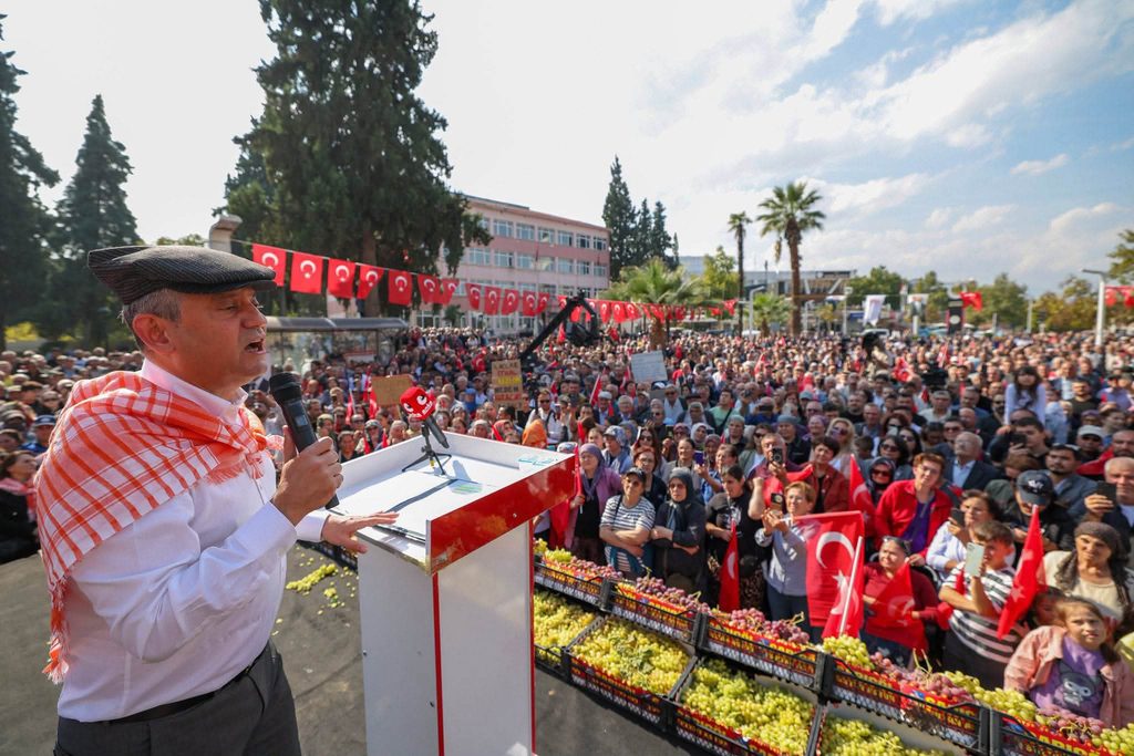 Özgür Özel'den Üzüm Üreticisine Söz: "İktidar Olunca Hepsini Yapacağız" 1 Özgür Özel'den Üzüm Üreticisine Söz: "İktidar Olunca Hepsini Yapacağız"